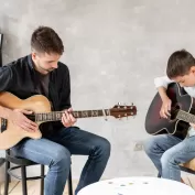 Cocuk Gitar Kurslari 5