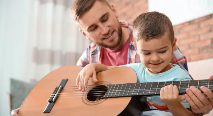 4 Yaş Gitar Kursları: Müziğe Erken Başlamanın İlk Adımı