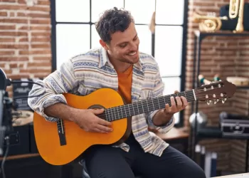 Gitar Çalma Teknikleri Neler? – Tüm Püf Noktalar Burada!