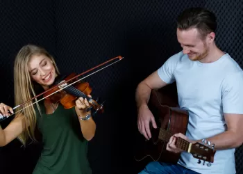 Gitar Çalmak mı Keman Çalmak mı Daha Zor?