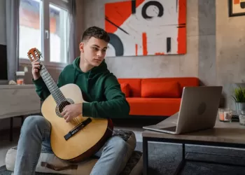 Gitar Tek Başına Öğrenilir mi?