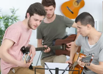 Grup Gitar Dersi mi Özel Gitar Dersi mi?