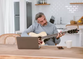 20 Yaşından Sonra Gitar Öğrenilir mi?