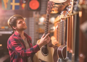 Akustik Gitara Yeni Başlayanlar Nelere Dikkat Etmeli?