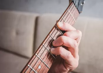 Gitar Akorları Neler? Gitar Akoru Öğrenmek İçin Nasıl Çalışılmalı?