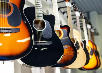 Hangi Gitarı Çalmak Daha Kolay?