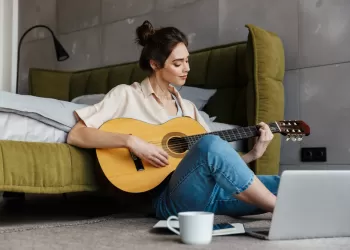Gitar Çalmaya Yeni Başlayanlara Tavsiyeler ile Gitar Öğrenme Yolları