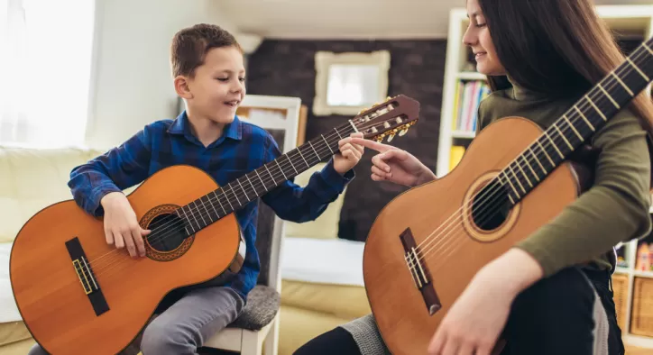 Gitar Hangi Elle Çalınır? Sağ ve Sol El Gitar Kullanımı