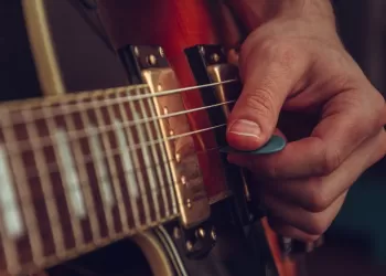 Gitar Teli Nasıl Seçilir? Gitar Tel Türleri Hakkında Bilmeniz Gerekenler