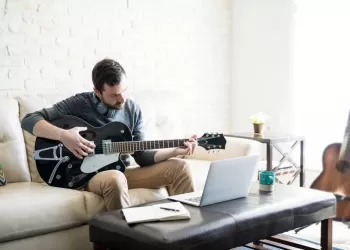 Neden Olmasın! - Kursa Gitmeden Gitar Öğrenmek Mümkün mü?