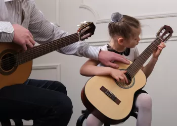 Çocuklar İçin Gitar Kursları -  Çocuklar Gitar Çalmaya Ne Zaman Başlayabilir?