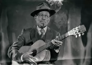 Gitar Hangi Ülkeye Aittir? Orta Doğu mu, Avrupa mı?