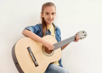 Gitar mı Zor Keman mı? İki Enstrüman Arasındaki 5 Fark