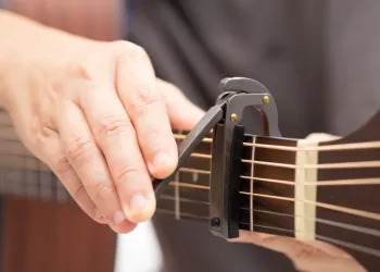 Gitar Akoru Değil, Akordu Nasıl Yapılır? (Yeni Başlayanlar İçin 2025 Akort Rehberi)