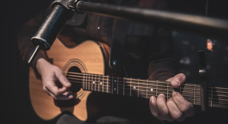 Çok İyi Gitar Çalana Ne Denir? Gitar Virtüözü, Maestro ve Diğer Unvanlar