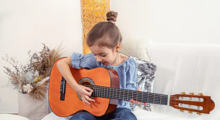 Gitar Kaç Yaşında Öğrenilir? Çocuklar, Gençler ve Yetişkinler İçin İdeal Başlama Yaşı
