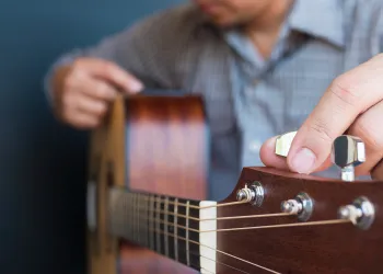 Gitarda Kaç Akor Var? (Asıl Soru: İlk Önce Hangilerini Öğrenmeli?)