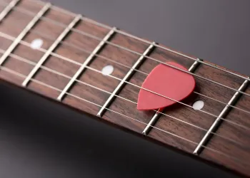 Penayı Bırak, Parmaklarınla Konuş! Fingerstyle Kursu Şimdi Başlıyor!