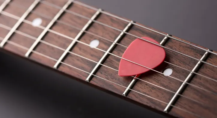 Penayı Bırak, Parmaklarınla Konuş! Fingerstyle Kursu Şimdi Başlıyor!
